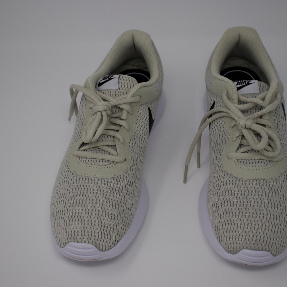 Tanjun Running Shoe MEN'S 8.5 M Light Bone/Black!! - Picture 2 of 7